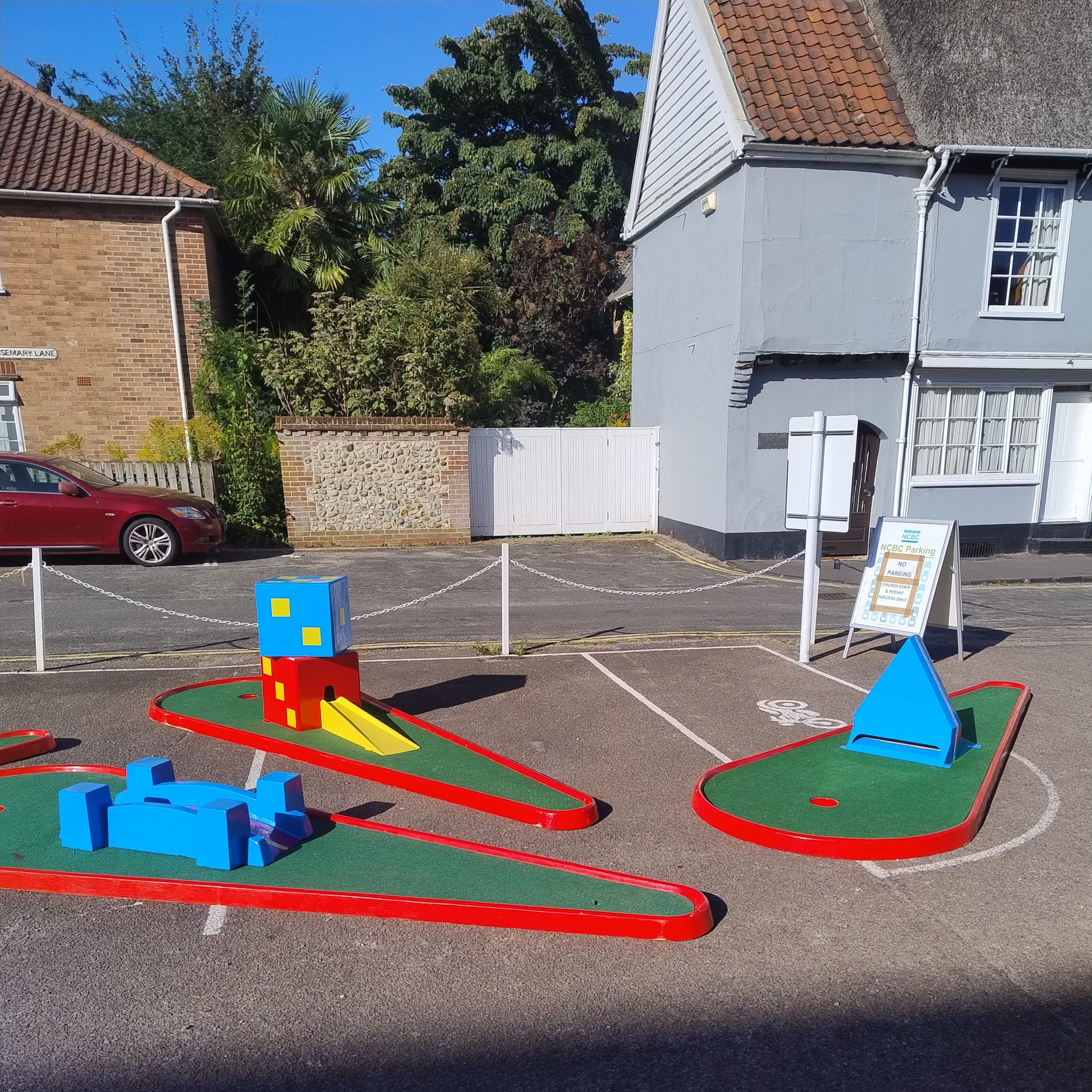 Crazy Golf Summer Fun